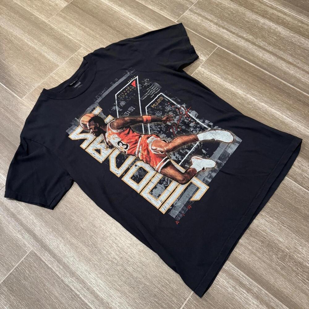 Michael Jordan - Chicago Bulls - Graphic T-Shirt - Mens  - L